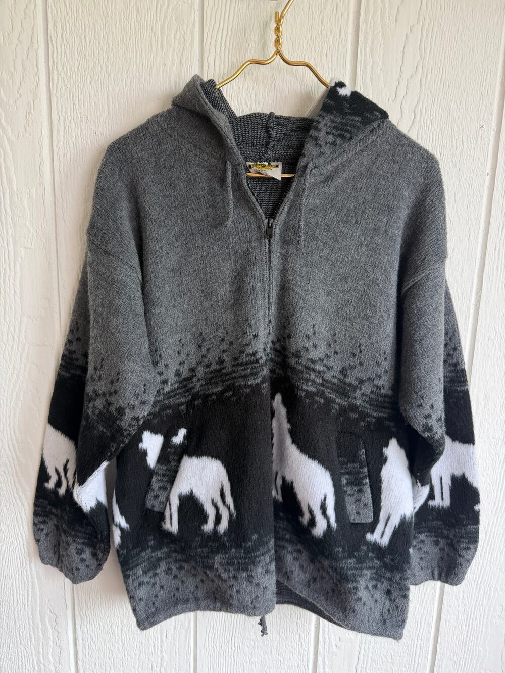 Earth Ragz Wool Wolf Sweater Medium Hooded Zip Jacket Ecuador Gray Black